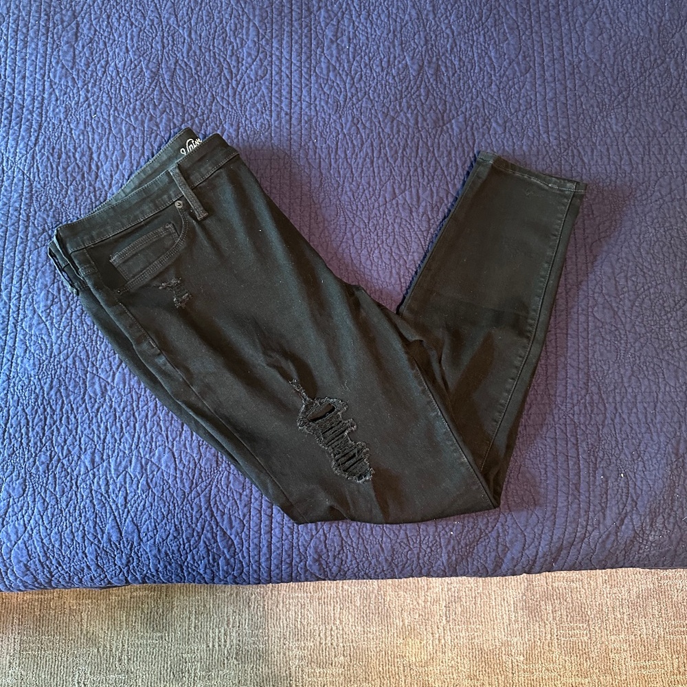 Universal Thread Distressed Black Skinny Jean